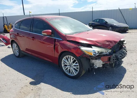 2016 Ford Focus Titanium z USA, uszkodzony, nr VIN 1FADP3N27GL256143
